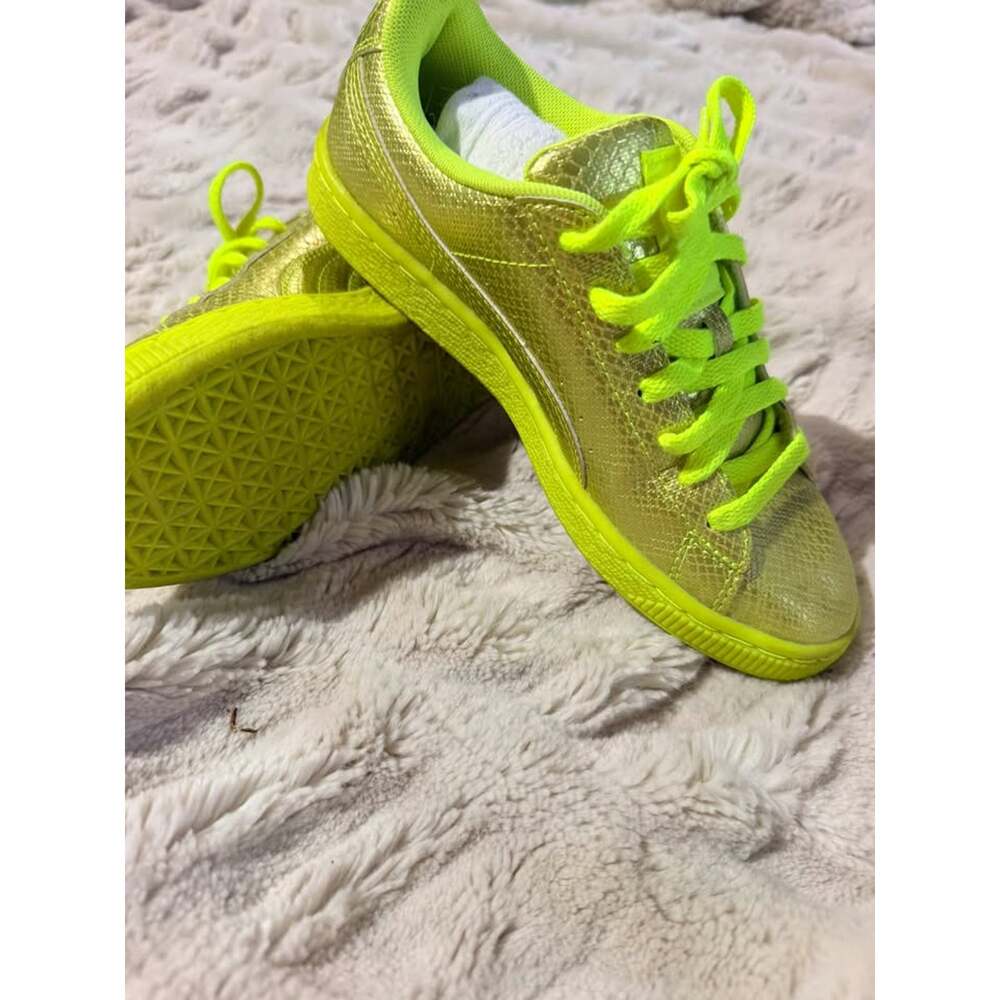 ✨Women’s 6 Puma Basket Metallic Neon Green Sneakers - Picture 3 of 6